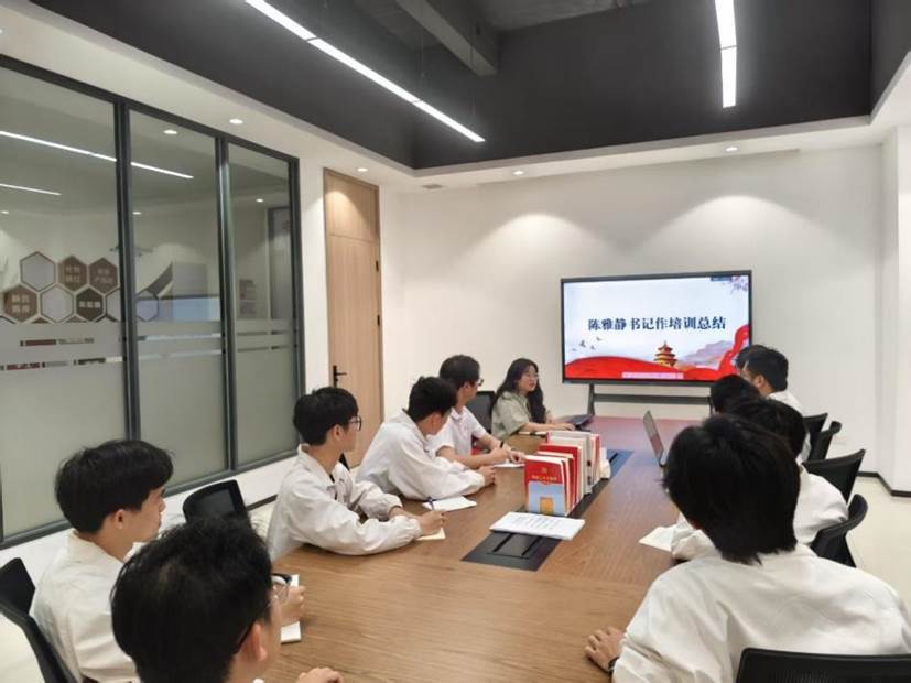 会议室里的人们 AI 生成的内容可能不正确。